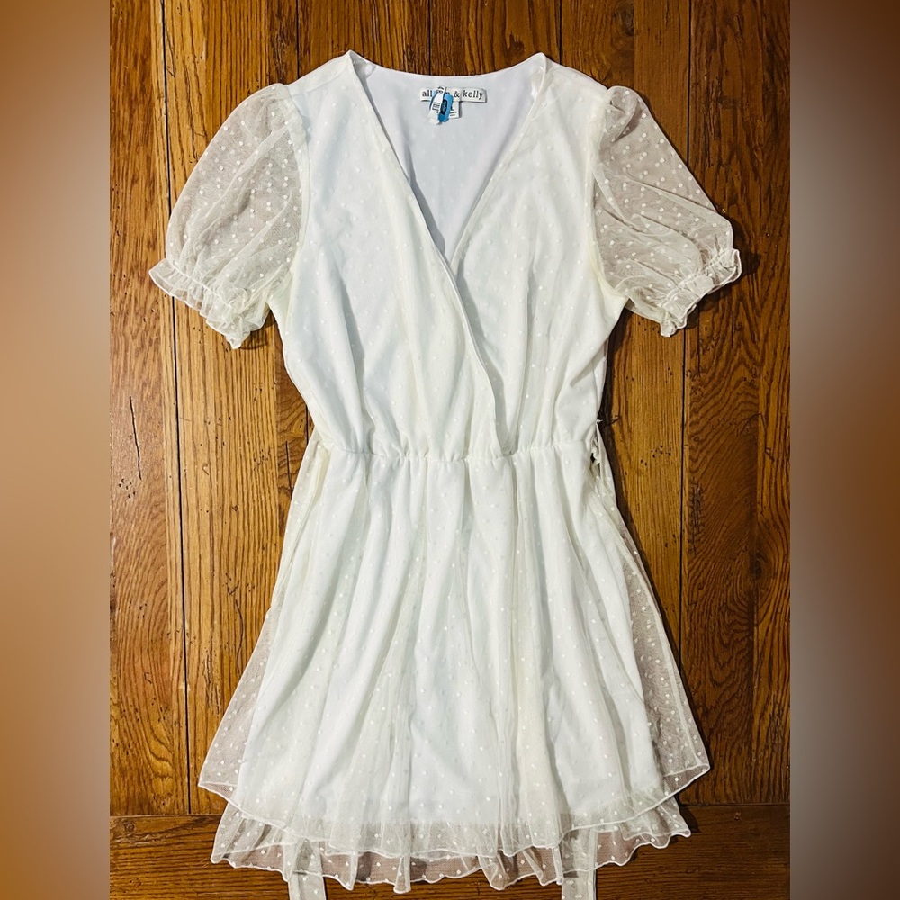 Allison & Kelly Short Sleeve Ruffle Hem V-Neck Polka Dot Dress! Size Large.